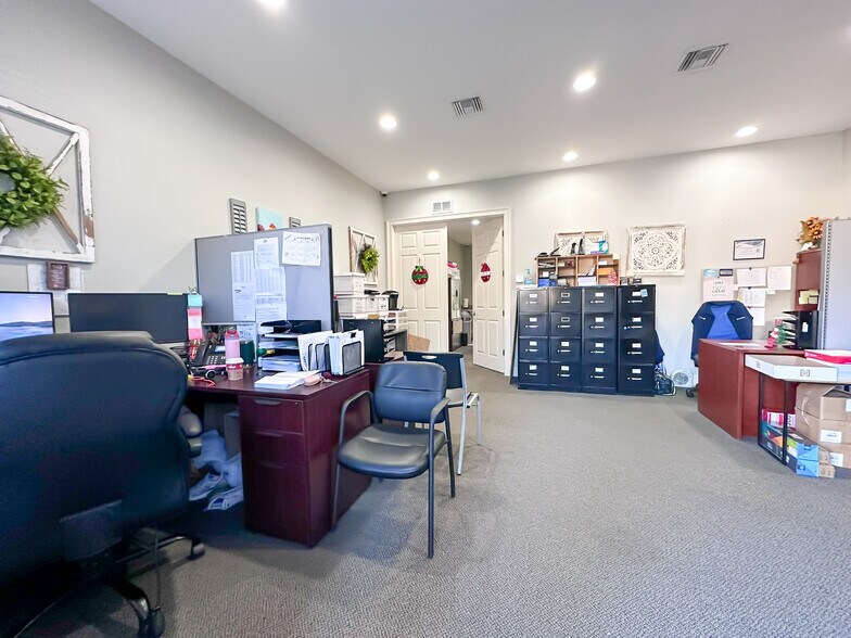 More Photos Of 180 Fitzgerald Rd, Lakeland Office For Sale