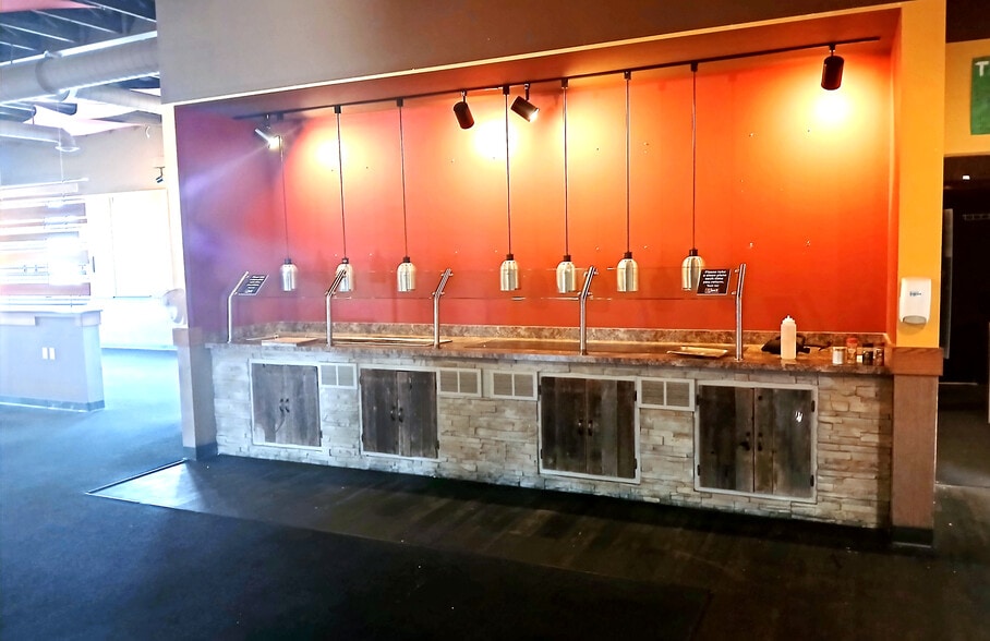 More Photos Of 1727 N Henderson St, Galesburg Restaurant For Sale