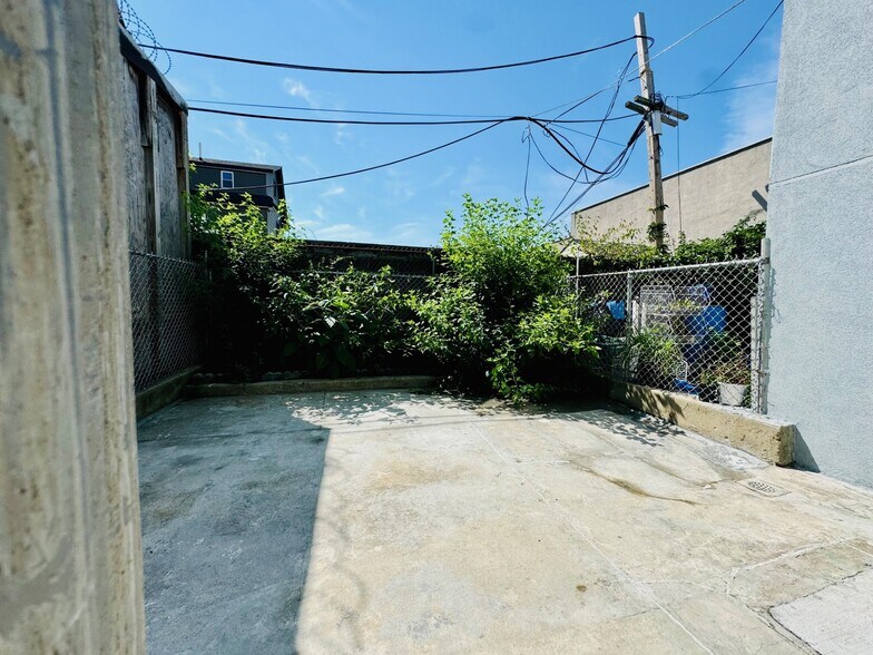 More Photos Of 13016 Liberty Ave, South Richmond Hill Flex For Lease