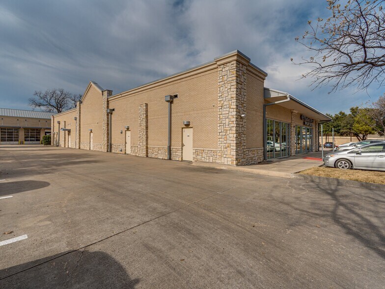 More Photos Of 897 N MacArthur Blvd, Coppell Medical For Lease
