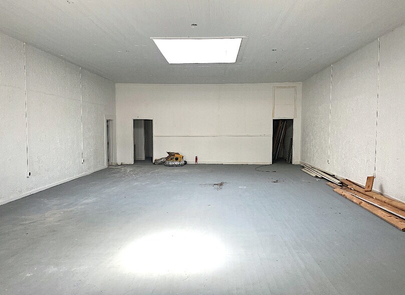 More Photos Of 702 Experiment St, Griffin Storefront Retail Office For Sale