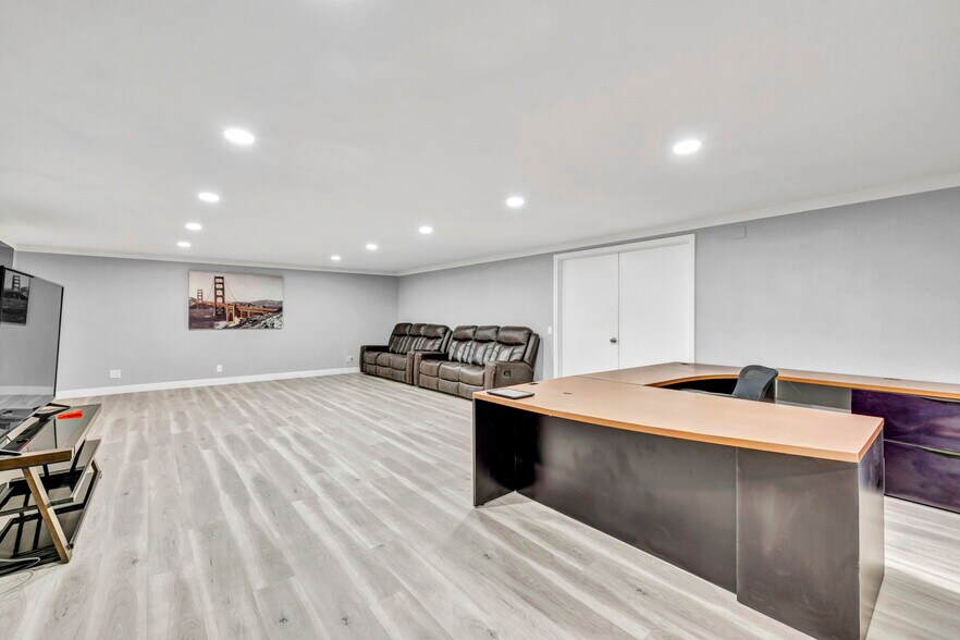 More Photos Of 9275 S Jones Blvd, Las Vegas Industrial For Sale