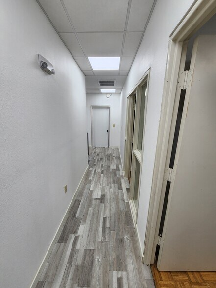 More Photos Of 747 N Washington Blvd, Sarasota Office For Lease