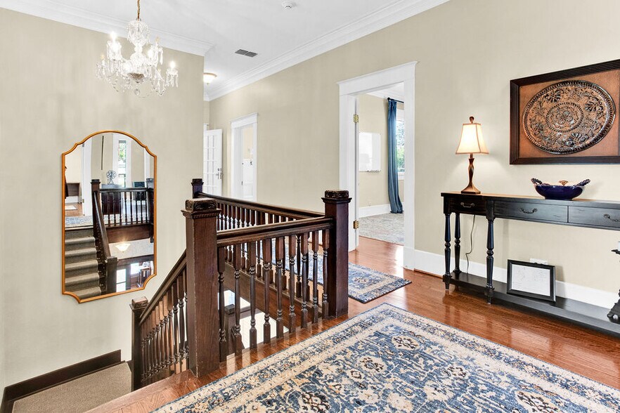More Photos Of 313 E Charnwood St, Tyler Office For Lease