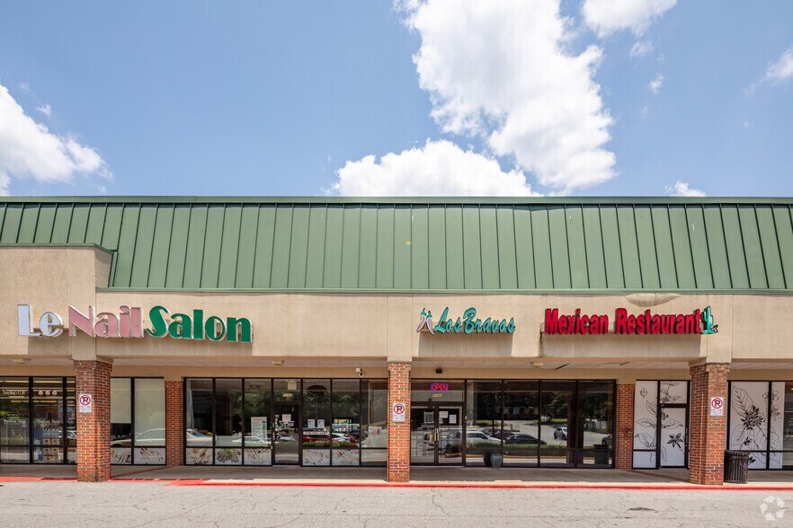 More Photos Of 2036 Johnson Ferry Rd NE, Atlanta Storefront For Lease