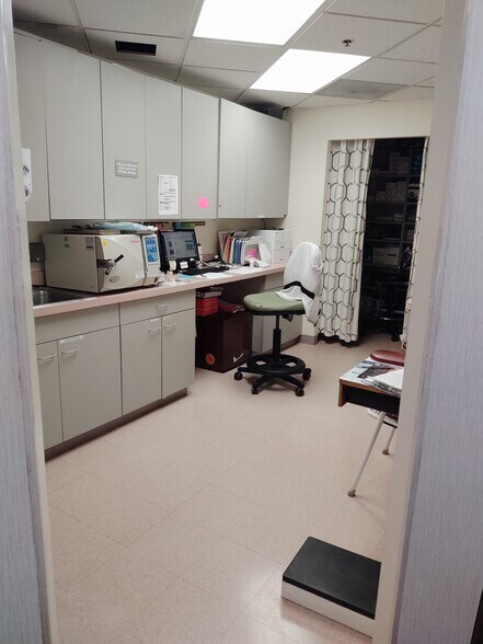 More Photos Of 7350 Van Dusen Rd, Laurel Medical For Sale