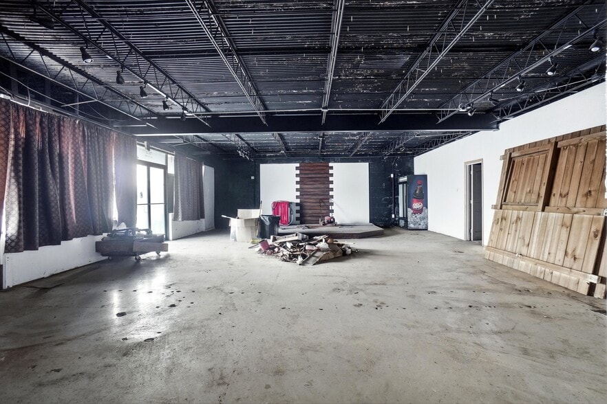 More Photos Of 7822 Great Trinity Forest Way, Dallas Storefront For Sale
