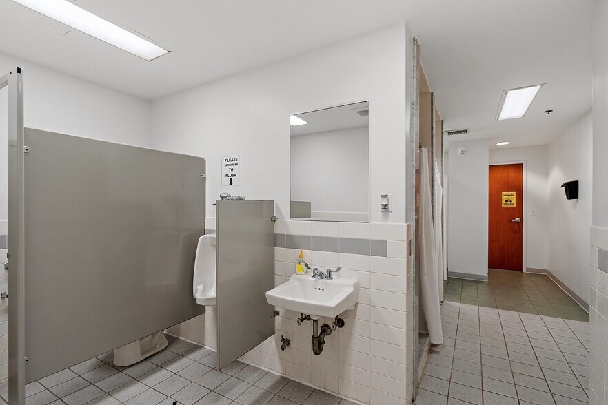 More Photos Of 333 Shrewsbury St, Worcester Warehouse For Sale