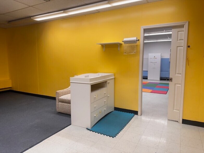 More Photos Of 4150 Pontiac Lake Rd, Waterford Religious Facility For Lease