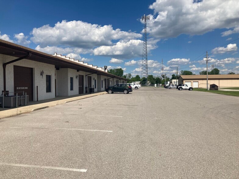 More Photos Of 8203-8295 Indy Ct, Indianapolis Light Distribution For Lease