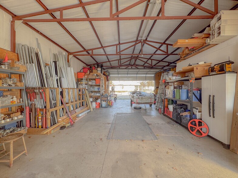 More Photos Of 210-212 N Pine St, Ponca City Light Distribution For Sale