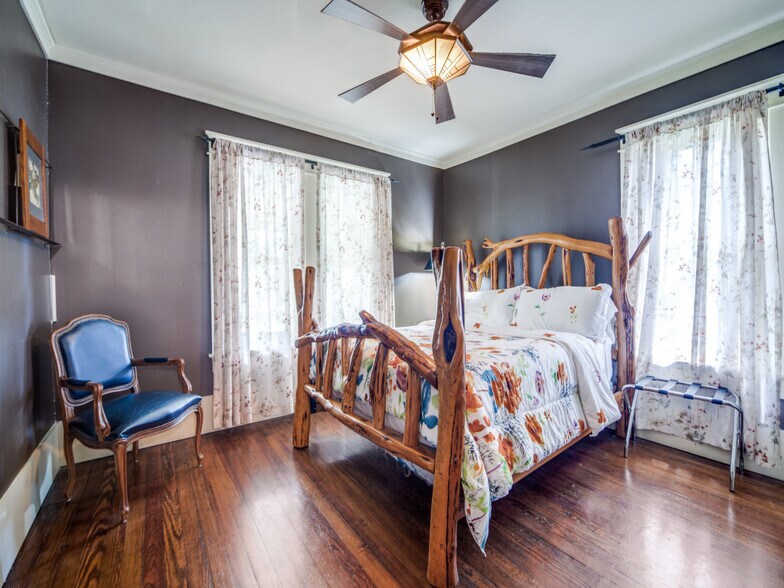 More Photos Of 331 Fifth St, Comfort Religious Facility For Sale