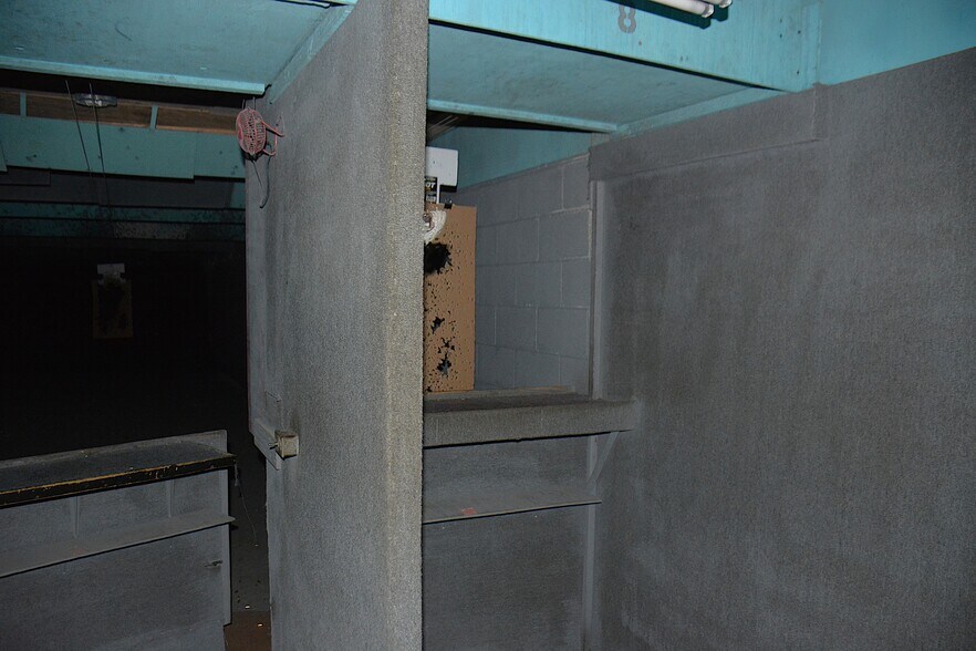 More Photos Of 43 County Road 17, Enterprise Showroom For Sale