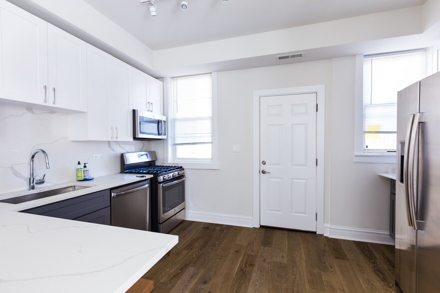 More Photos Of 2535-2543 N California Ave, Chicago Apartments For Lease