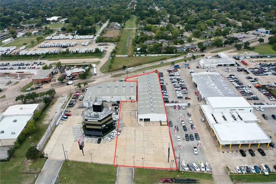 Primary Photo Of 8245 North Fwy, Houston Showroom For Sale