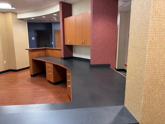 More Photos Of 477 McLaws Cir, Williamsburg Office For Lease