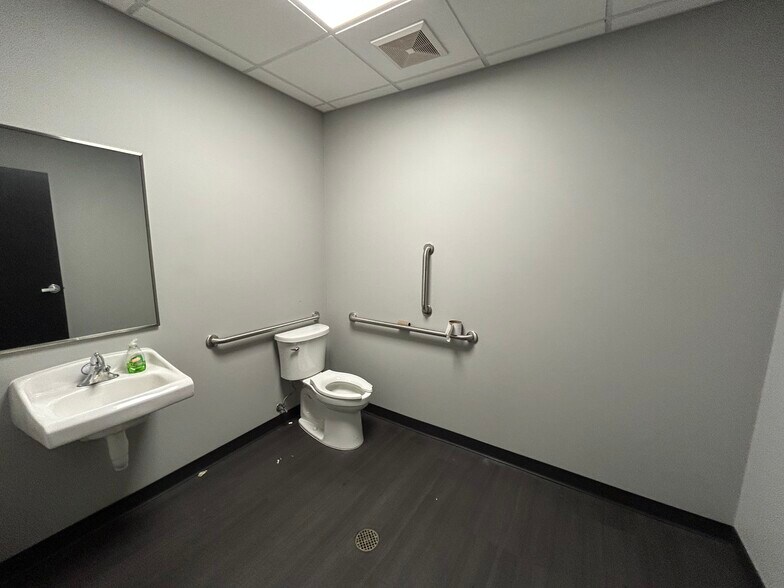 More Photos Of 1061 74th St SW, Byron Center Service For Lease