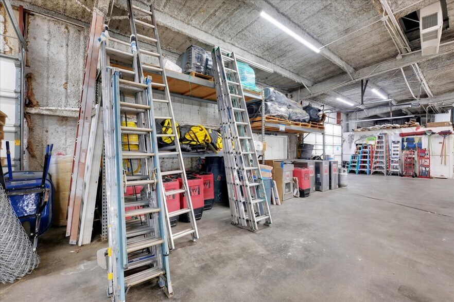 More Photos Of 1518 Petunia Ave, Louisville Warehouse For Sale