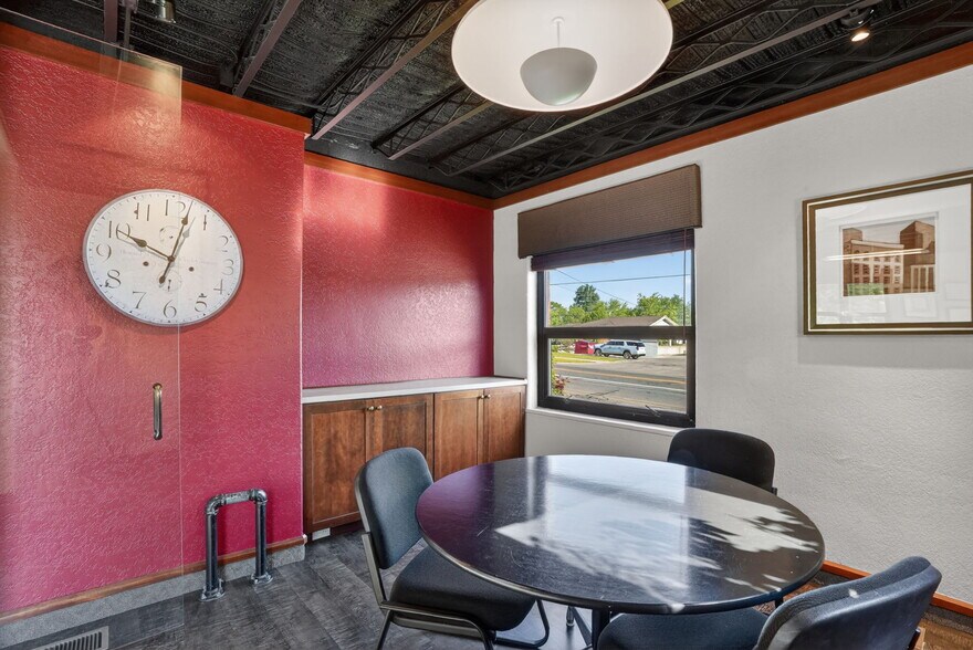More Photos Of 1104 S Mitchell St, Cadillac Office For Sale
