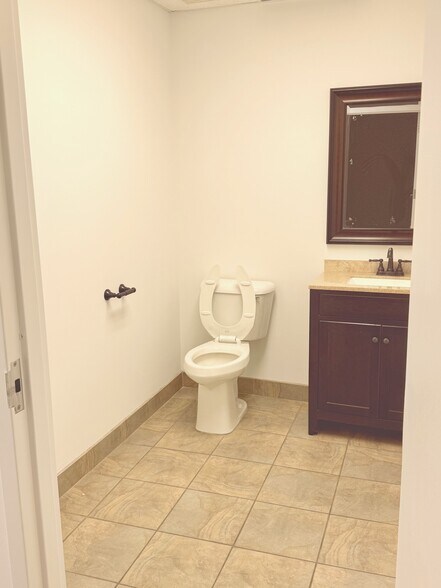 More Photos Of 6065 Parkway North Dr, Cumming Distribution For Sale