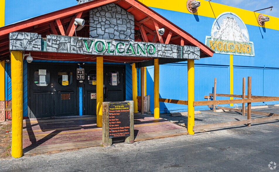 More Photos Of 6844 Ingram Rd, San Antonio Bar For Sale