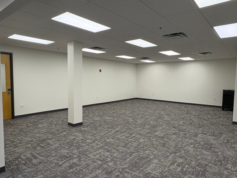 More Photos Of 201 Riverneck Rd, Chelmsford Office For Lease