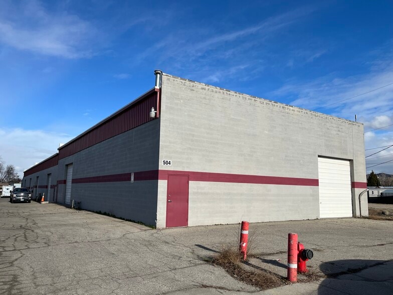 More Photos Of 504 E 43rd St, Garden City Warehouse For Lease