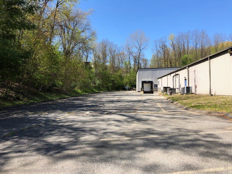 More Photos Of 159 Grassy Plain St, Bethel Manufacturing For Lease