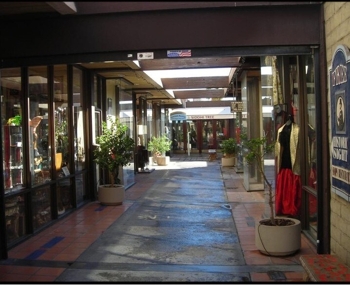 More Photos Of 266-278 N Palm Canyon Dr, Palm Springs Storefront For Lease