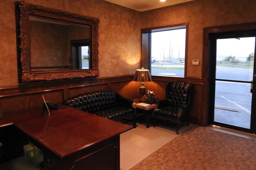 More Photos Of 4654-4656 Baldwin Blvd, Corpus Christi Showroom For Sale