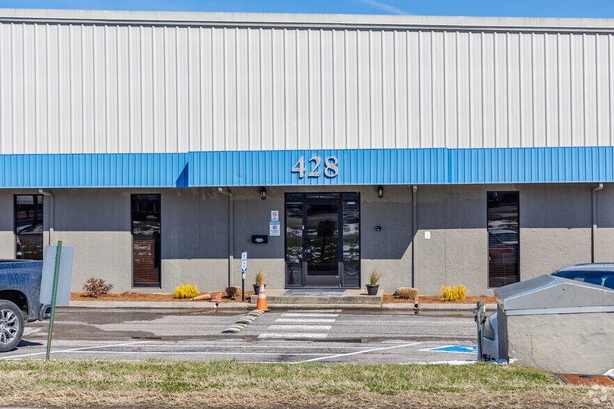 More Photos Of 428 Harding Industrial Dr, Nashville Distribution For Lease