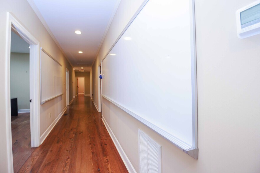 More Photos Of 106 N Alexander Ave, Washington Office For Sale