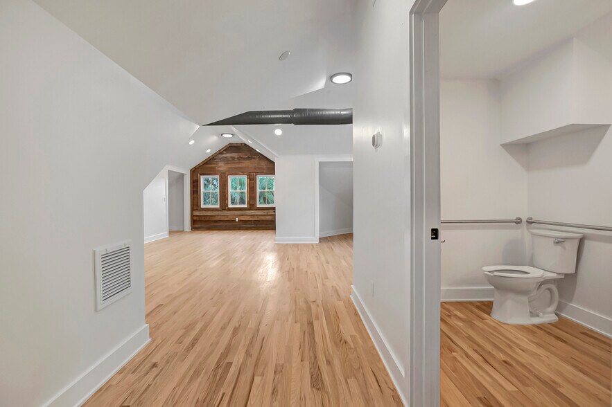 More Photos Of 2111 Cleveland St, Tampa Office For Sale