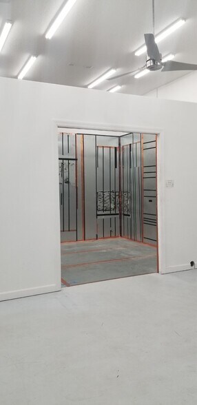 More Photos Of 174 Semoran Commerce Pl, Apopka Light Distribution For Lease