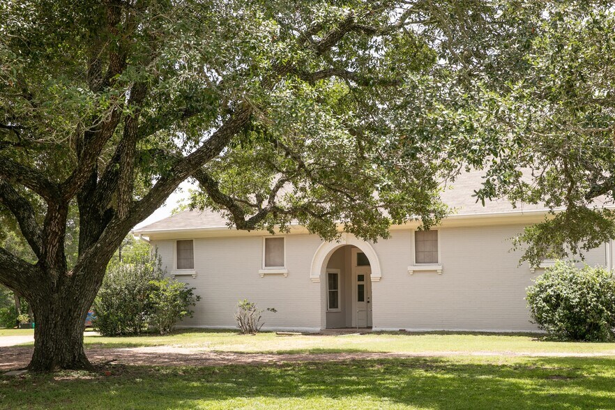 More Photos Of 515 Colorado, Burton Apartments For Sale