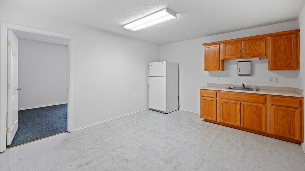 More Photos Of 4100 S Ferdon Blvd, Crestview Medical For Lease