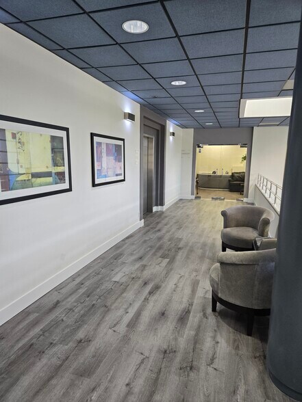 More Photos Of 5716 Corsa Ave, Westlake Village Office For Lease