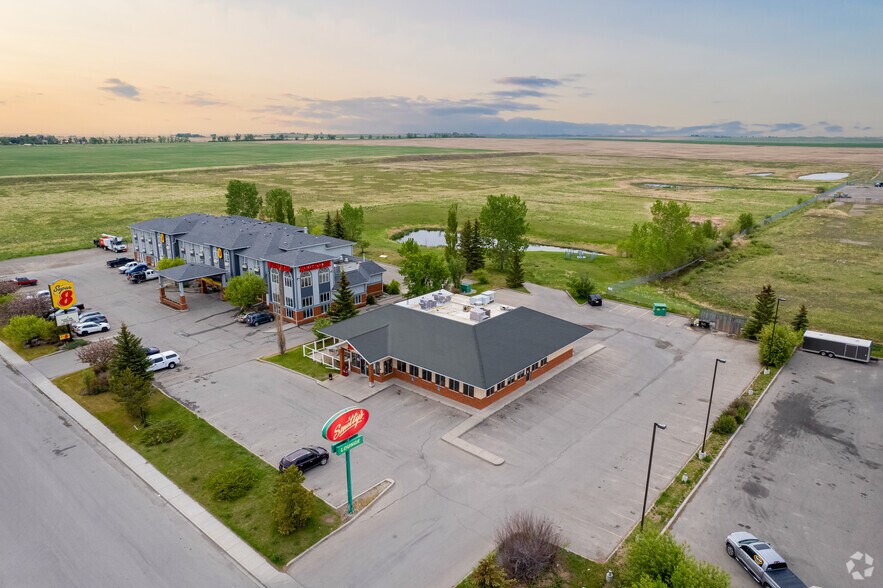 More Photos Of 1515 13th Ave SE, High River Restaurant For Sale