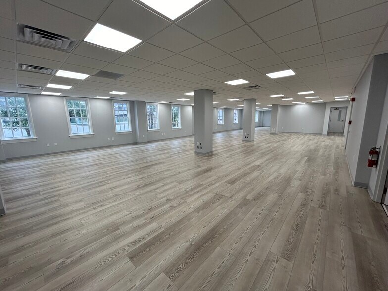 More Photos Of 2 Cumberland St, Charleston Office For Lease