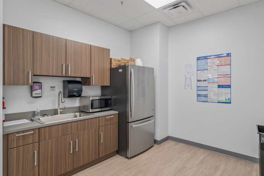 More Photos Of 1295 Huntington Park Dr, Loudon Warehouse For Lease