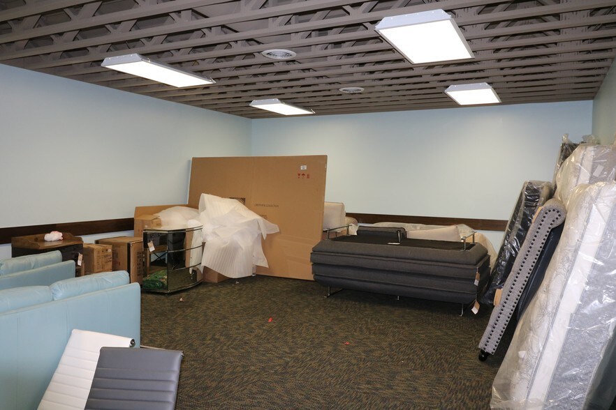 More Photos Of 3155 N College Ave, Fayetteville Storefront Retail Office For Lease