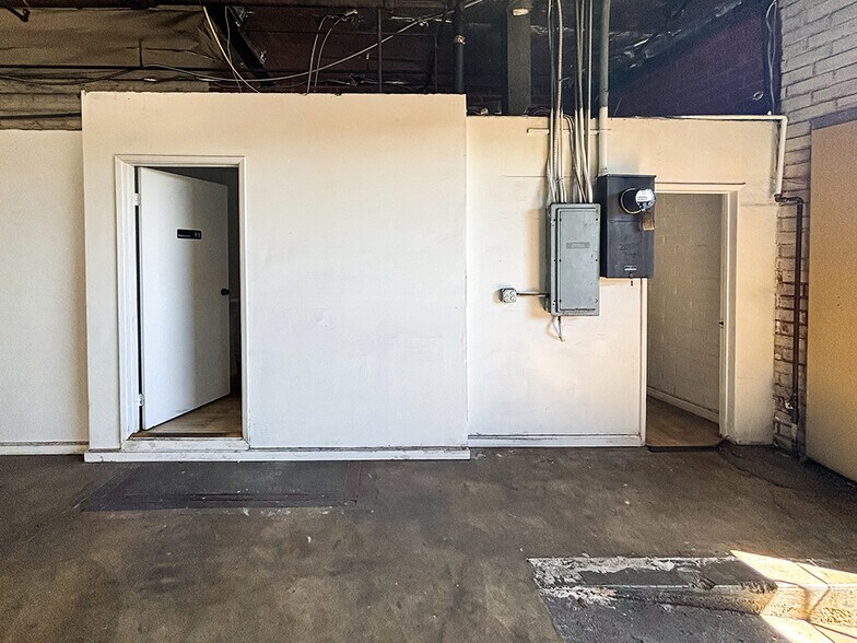 More Photos Of 1671 E 23rd St, Los Angeles Warehouse For Sale