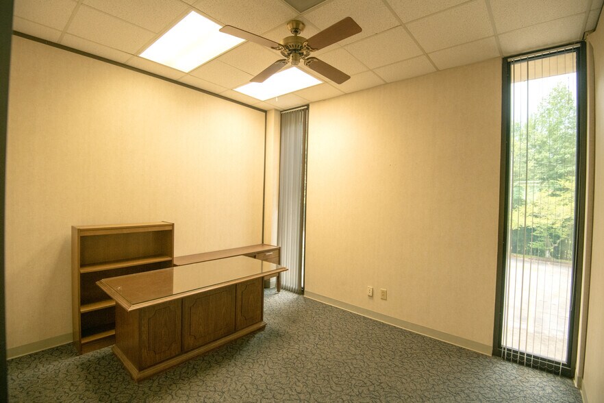 More Photos Of 1330 N Park St, Carrollton Medical For Lease