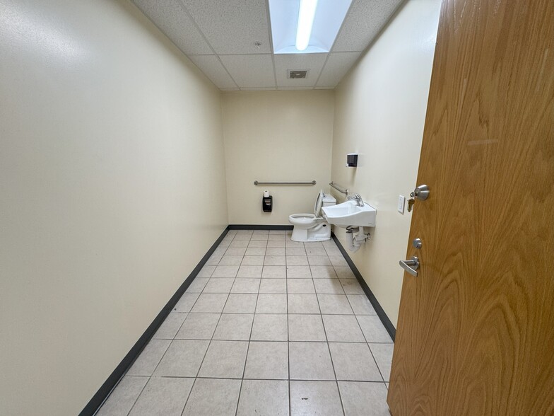 More Photos Of 4446-4450 Park Heights Ave, Baltimore Storefront For Lease