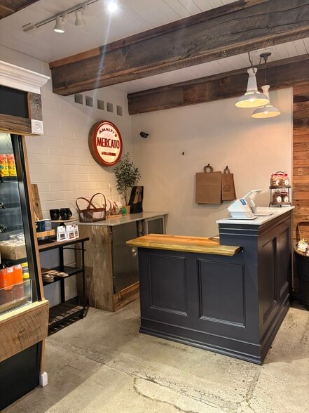 More Photos Of 4703 NE Fremont St, Portland Restaurant For Lease