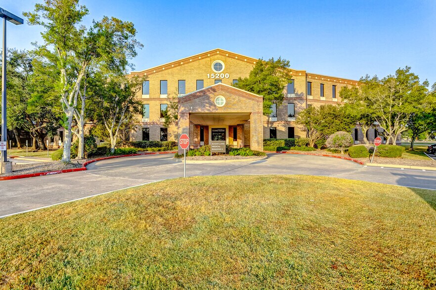More Photos Of 15200 Southwest Fwy, Sugar Land Medical For Lease