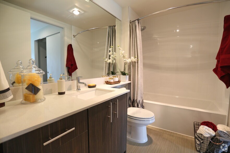 More Photos Of 324 Central Way, Kirkland Apartments For Lease