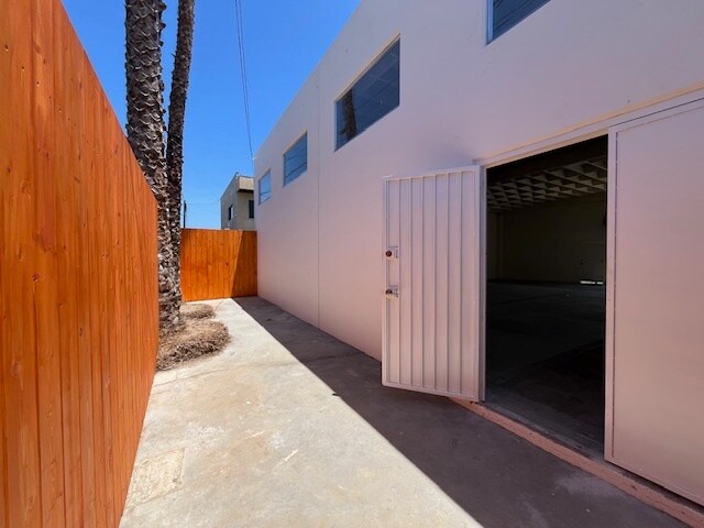 More Photos Of 1337 W 228th St, Torrance Warehouse For Lease