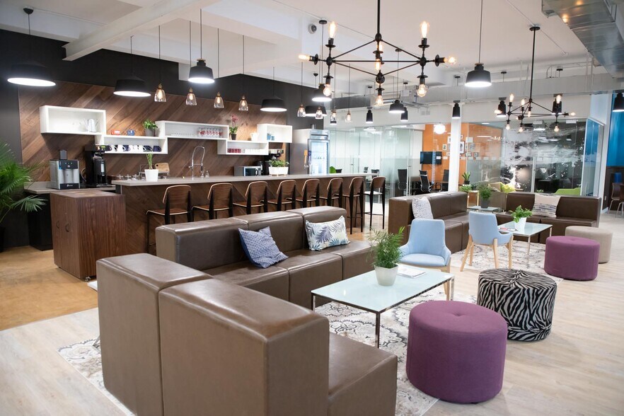 More Photos Of 146-152 Thirtieth St, Toronto Research And Development For Lease