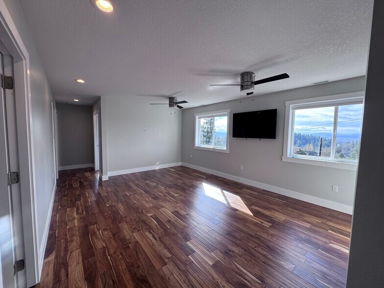 More Photos Of 1505 NW 10th Ave, Camas Multifamily For Sale